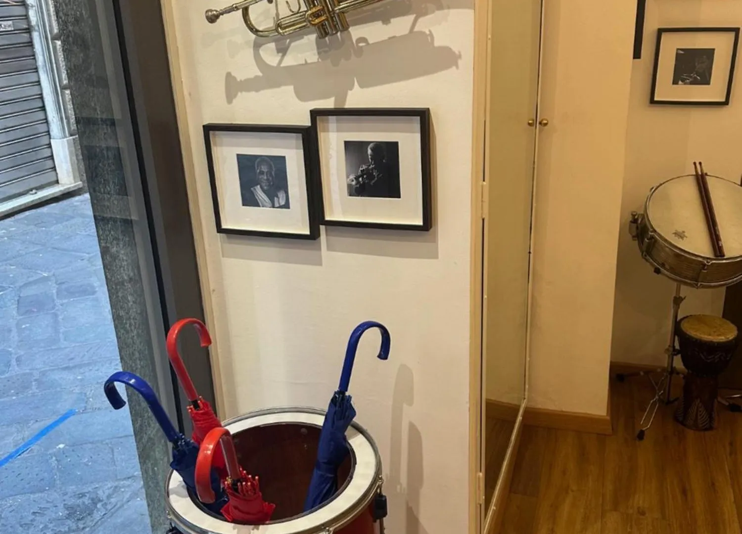 Red And Blues Music Hotel Genova Italy